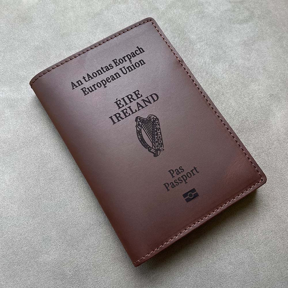 Travel Accessories Ireland - Funda de pasaporte irlandés de cuero