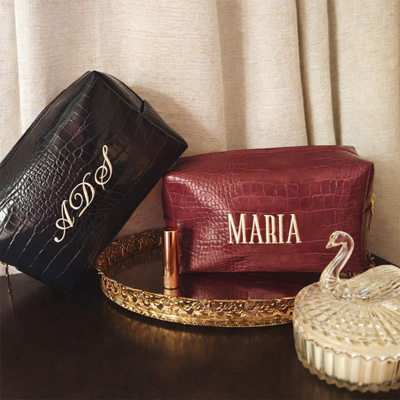 Travel Accessories Ideas - Bolsa de Maquillaje Bordada con Diseño